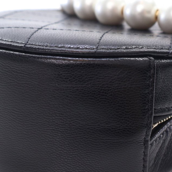 Pre-Loved Chanel Lambskin Pearl Round Clutch On Chain - Picture 10 of 12